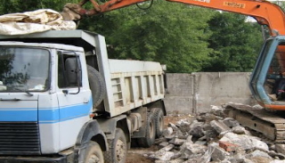 Вывоз строительного мусора с участка в Кольчугино недорого от 1569 руб. | 2Землекопа-Кль